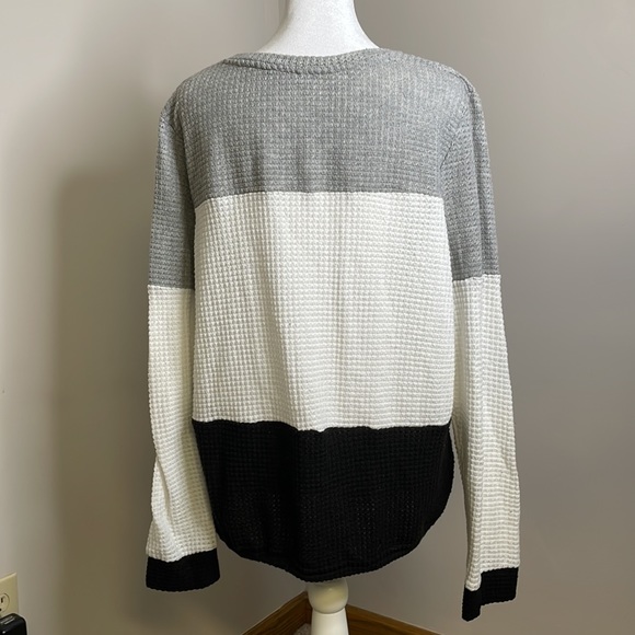 4/$24🦩 Waffle Knit Colorblock Sweater - Picture 2 of 6